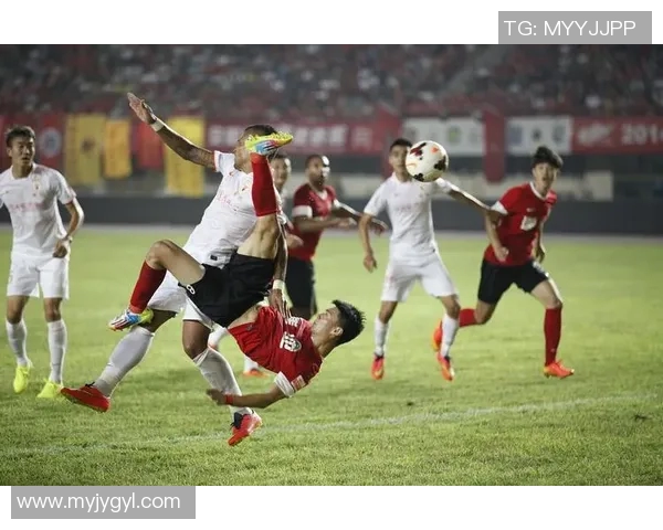 足球明星们的精彩瞬间踢花毽子展现球技与魅力的完美结合