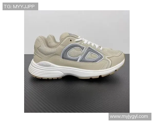 足球明星潮鞋大揭秘时尚与运动的完美结合引领潮流新风尚