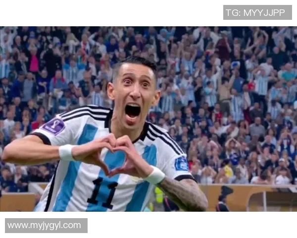 足球明星庆祝动作引发热议球迷反应两极分化引发讨论