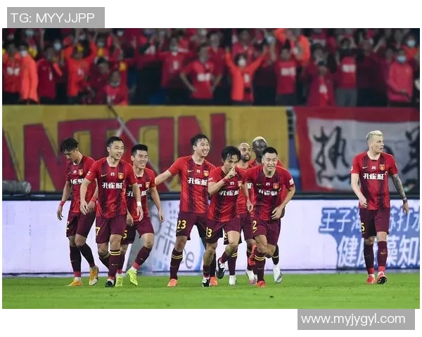 华夏队与广州恒大激战正酣谁将赢得这场巅峰对决的荣耀与胜利