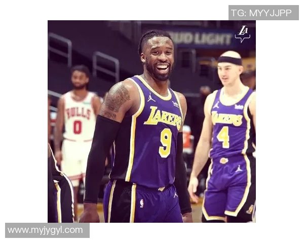 火箭与湖人对决回顾：10赛季的经典较量与传奇瞬间解析